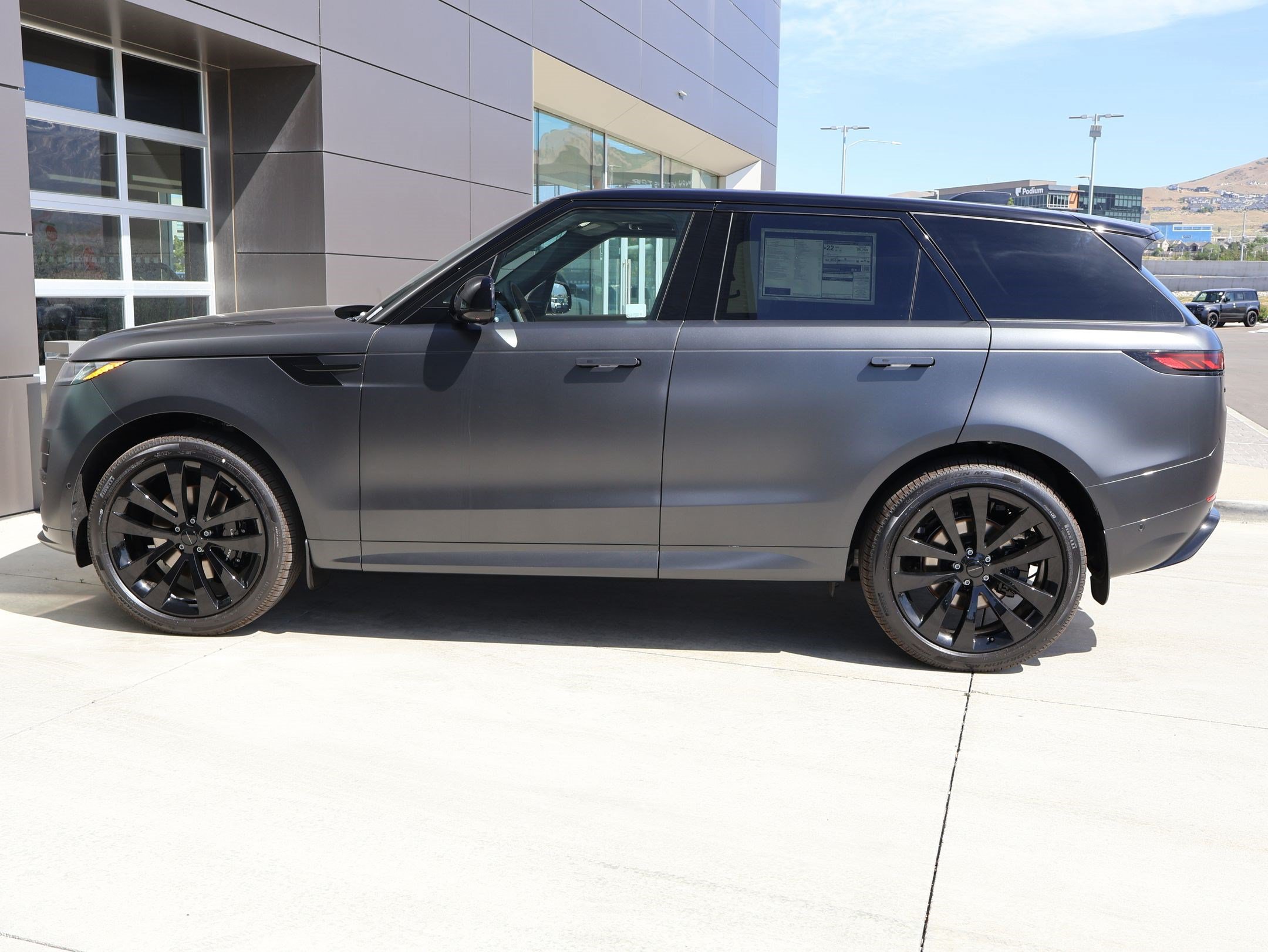 New 2026 Land Rover Range Rover Sport Dynamic SE AWD/4WD image 9