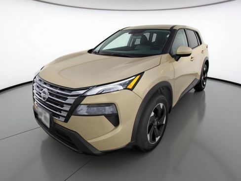 Used 2025 Nissan Rogue SV image 3