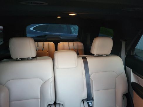 Used 2018 Ford Explorer XLT w/ Equipment Group 202A AWD/4WD image 26