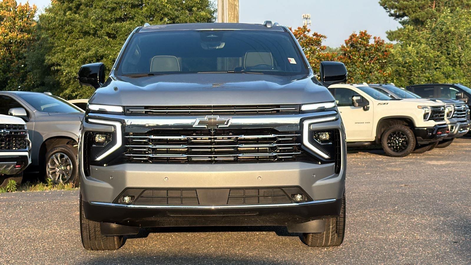 Used 2025 Chevrolet Suburban Premier AWD/4WD image 2