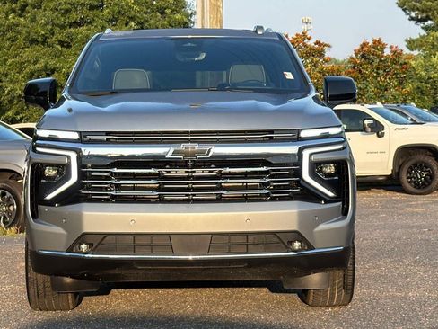 Used 2025 Chevrolet Suburban Premier AWD/4WD image 2
