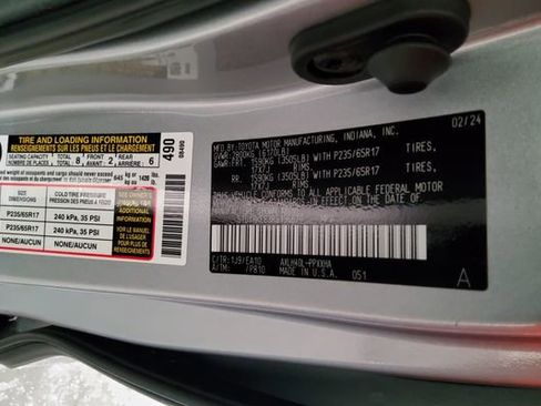 Used 2024 Toyota Sienna XLE FWD image 43