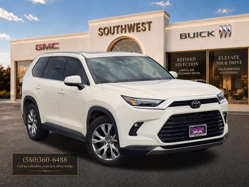Used 2024 Toyota Grand Highlander FWD image 1