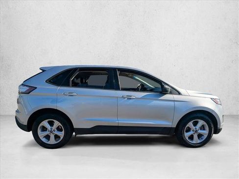 Used 2018 Ford Edge SE image 4