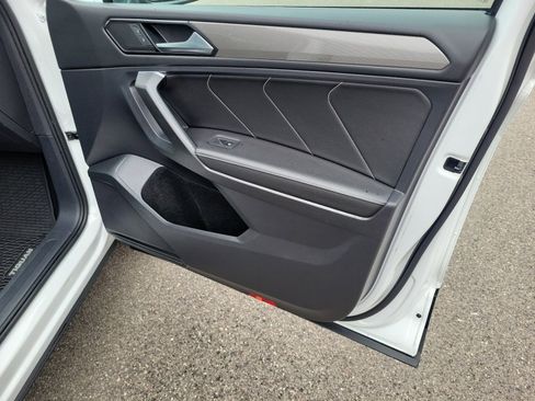 Certified 2022 Volkswagen Tiguan SE w/ Panoramic Sunroof Package image 32