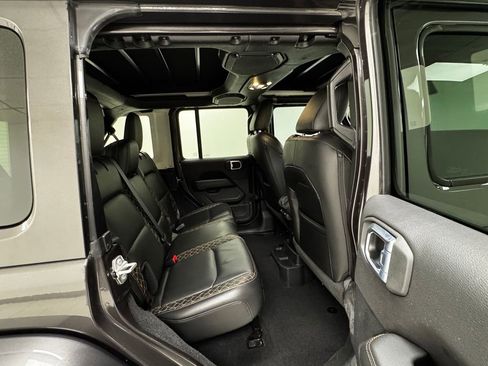 Used 2021 Jeep Wrangler Unlimited Sahara image 16
