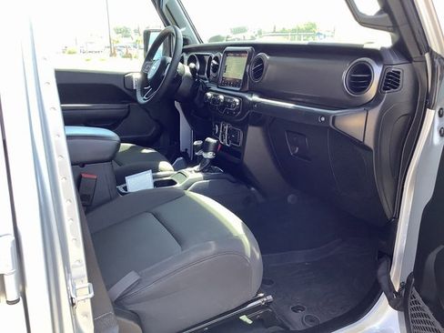 Used 2023 Jeep Gladiator Willys image 38