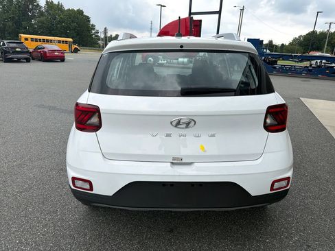 Used 2025 Hyundai Venue SEL FWD image 8