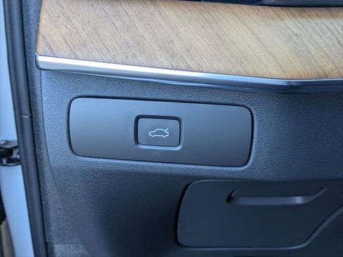 Used 2025 Volvo XC90 B6 Plus w/ Protection Package Premier image 20