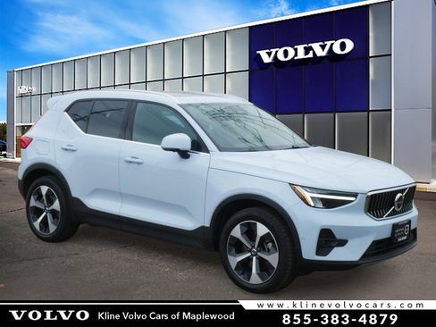 Certified 2025 Volvo XC40 B5 Plus image 1