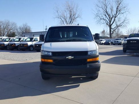 Used 2022 Chevrolet Express 2500 w/ Driver Convenience Package RWD image 4
