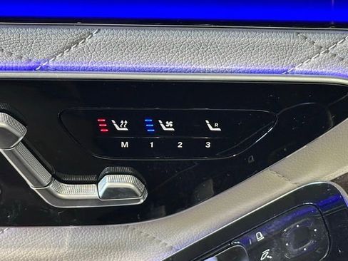 Used 2022 Mercedes-Benz S 580 4MATIC Sedan w/ 3D Technology Package image 21