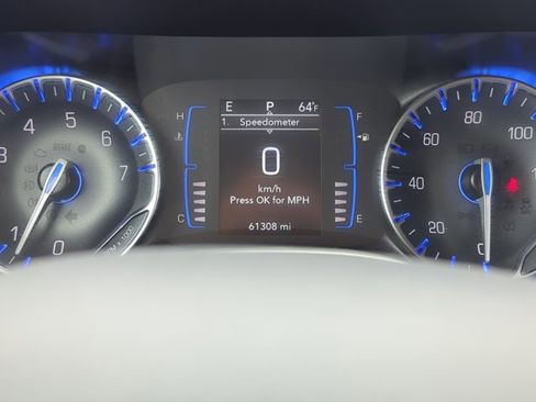 Used 2023 Chrysler Voyager LX image 9