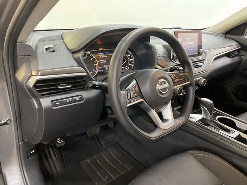 Used 2023 Nissan Altima 2.5 SV image 2