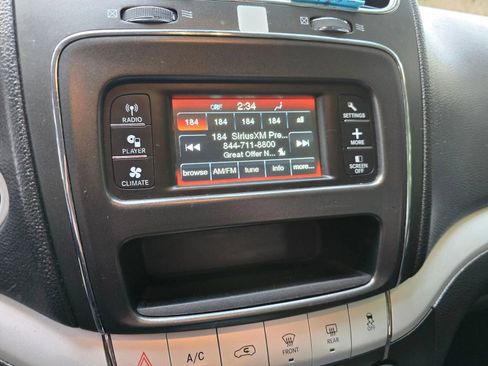 Used 2019 Dodge Journey SE w/ Premium Group image 27