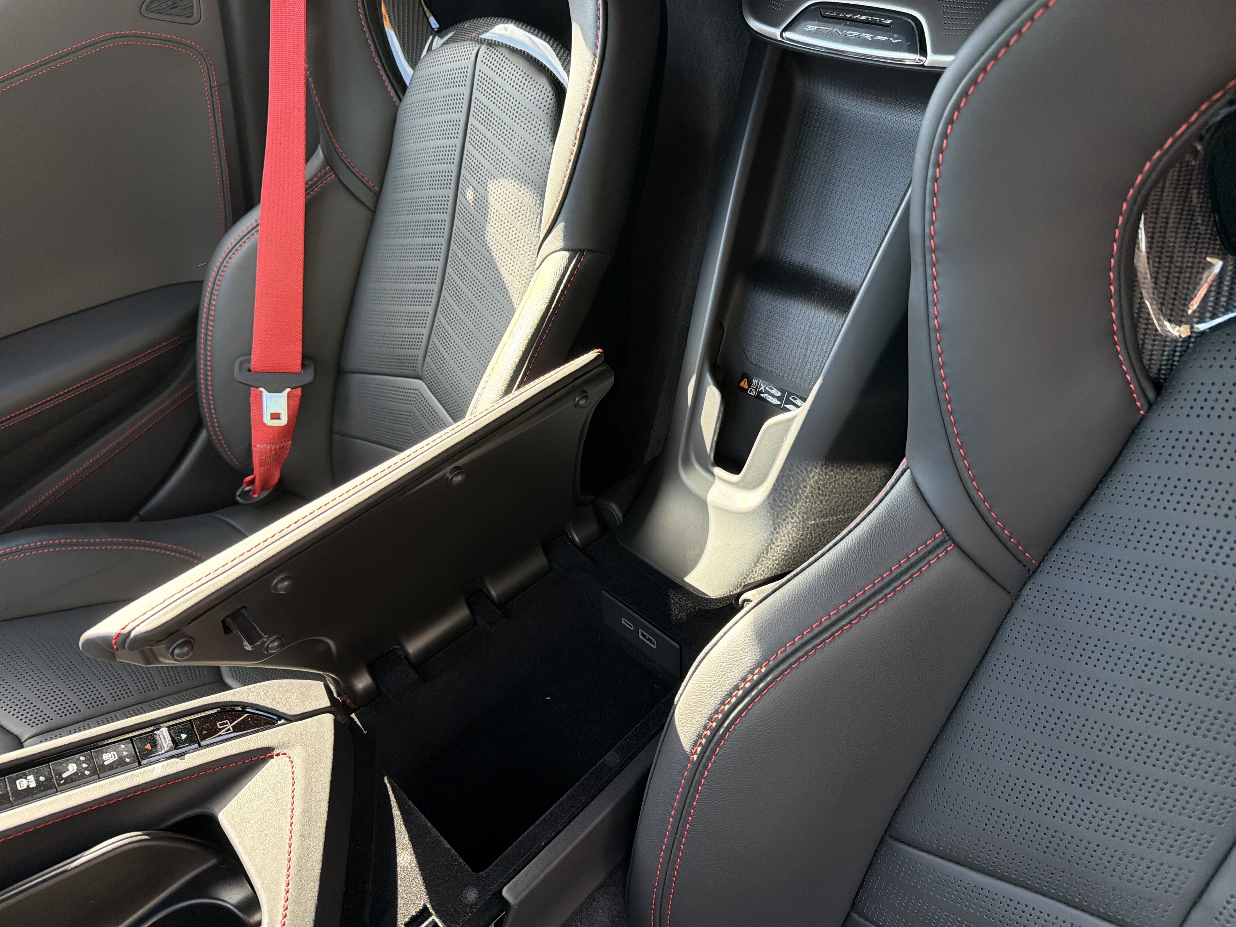 Used 2024 Chevrolet Corvette Stingray Premium Cpe w/ Z51 Performance Package RWD image 29