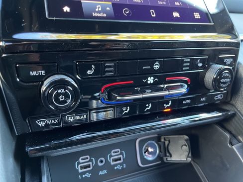 New 2025 Jeep Grand Cherokee L Altitude image 35