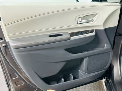 Certified 2024 Toyota Sienna XLE w/ XLE Plus Package image 27