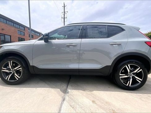 New 2026 Volvo XC40 B5 Core AWD/4WD image 9