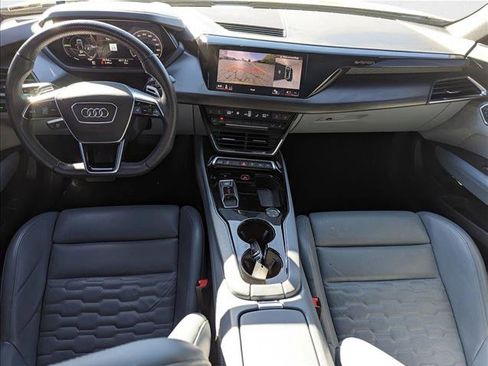 Used 2022 Audi e-tron GT Prestige image 18