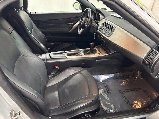 Used 2004 BMW Z4 2.5i RWD image 13