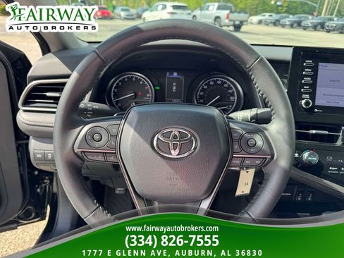 Used 2024 Toyota Camry SE image 18