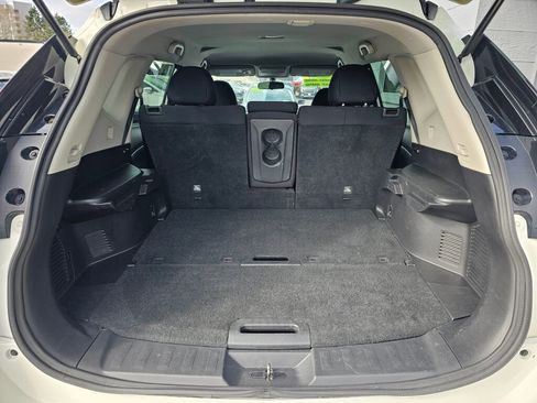 Used 2017 Nissan Rogue S AWD/4WD image 14