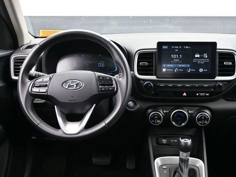 Used 2025 Hyundai Venue SEL FWD image 9