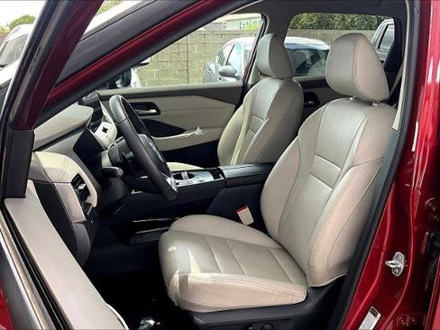 Certified 2024 Nissan Rogue SL FWD image 8