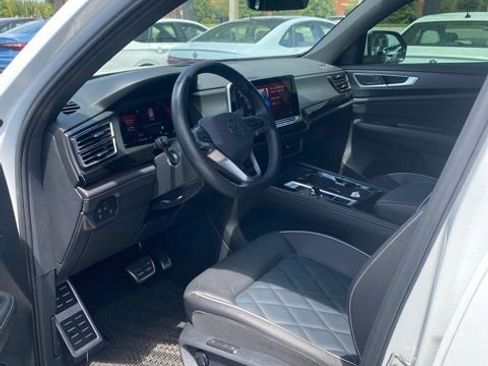 Used 2025 Volkswagen Atlas Cross Sport SEL Premium R-Line AWD/4WD image 14