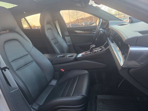 Used 2020 Porsche Panamera image 7