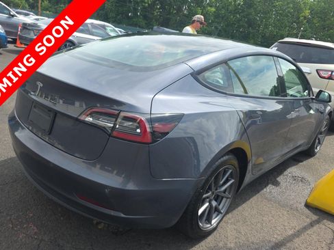 Used 2022 Tesla Model 3 Standard Range RWD image 3