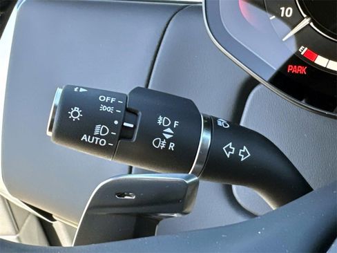 New 2025 Land Rover Range Rover Long Wheelbase SE image 33