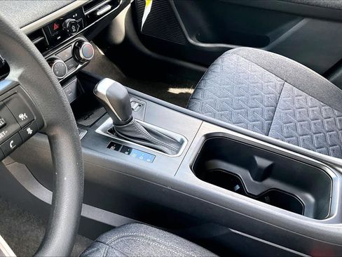 Used 2025 Nissan Kicks SV FWD image 15