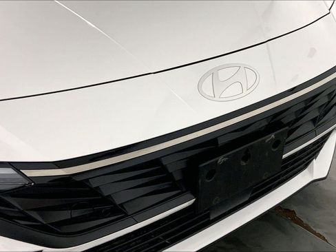 Used 2025 Hyundai Elantra Limited FWD image 29