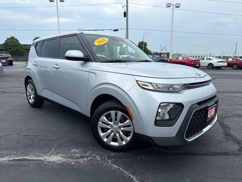 Used 2020 Kia Soul LX FWD image 2