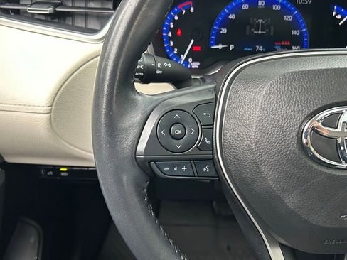 Used 2022 Toyota Corolla Cross XLE image 46