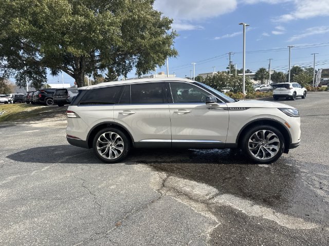 Used 2025 Lincoln Aviator Reserve w/ Illumination Package AWD/4WD image 4