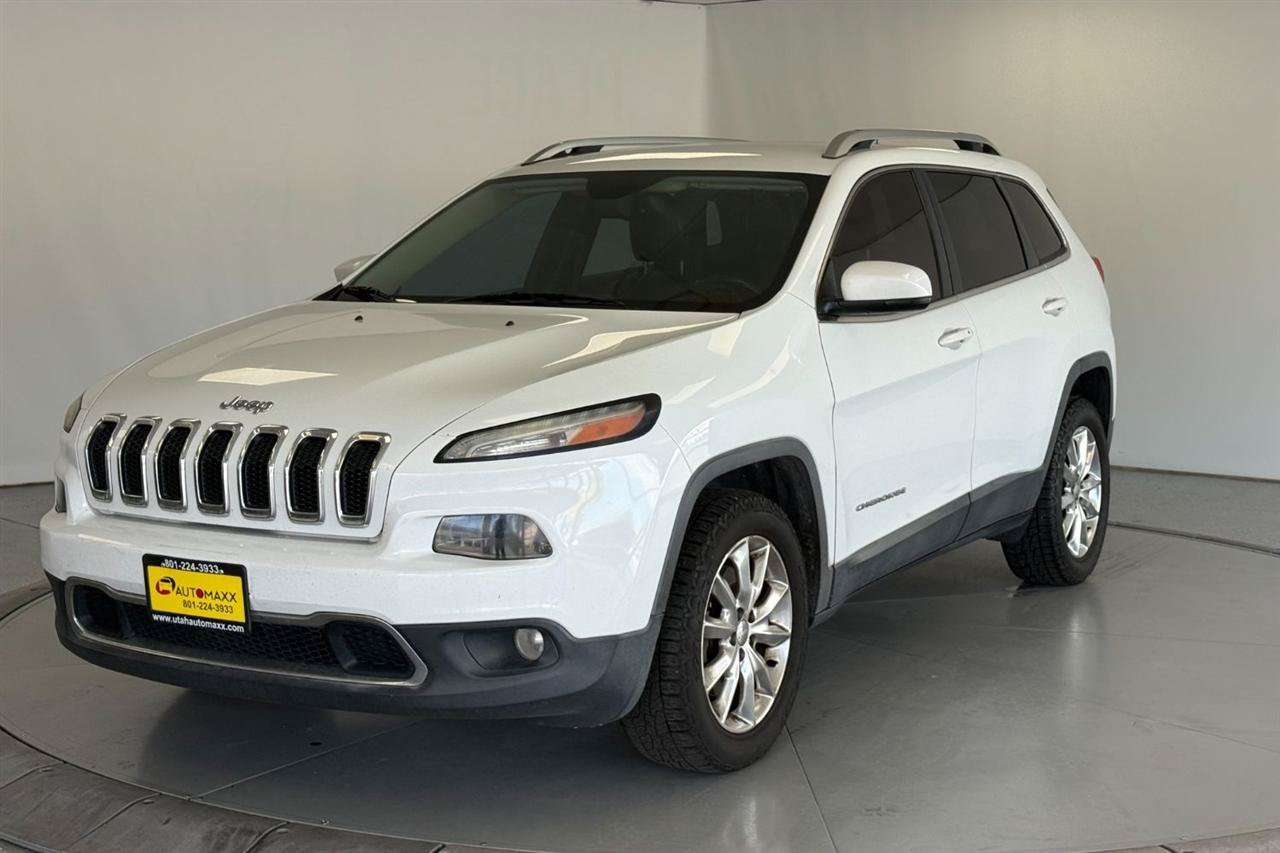 Used 2017 Jeep Cherokee Limited AWD/4WD image 3