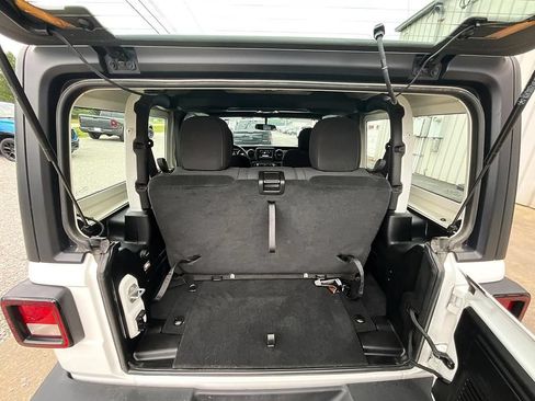 Used 2022 Jeep Wrangler Sport AWD/4WD image 8