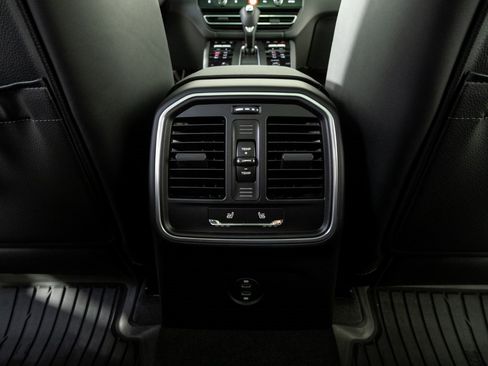 New 2026 Porsche Macan image 21