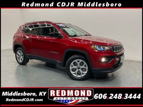 Used 2025 Jeep Compass Latitude AWD/4WD image 1