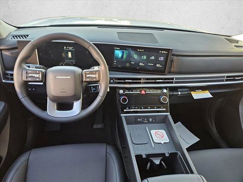 Used 2025 Hyundai Santa Fe SEL FWD image 11