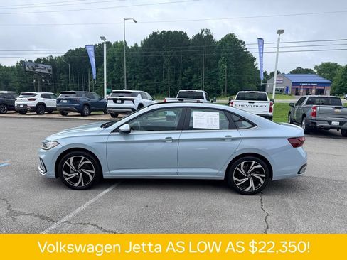 Used 2025 Volkswagen Jetta SEL FWD image 3