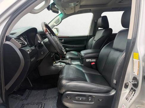 Used 2011 Lexus LX 570 4WD w/ Luxury Pkg w/Pre-crash image 9