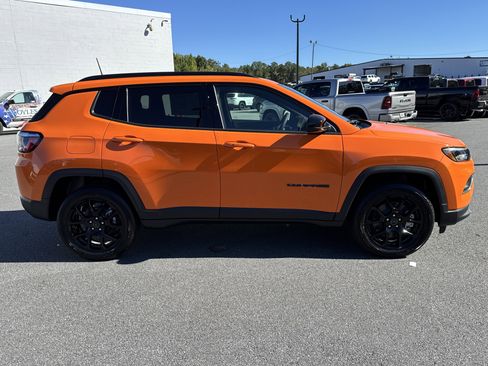 New 2026 Jeep Compass Latitude image 9