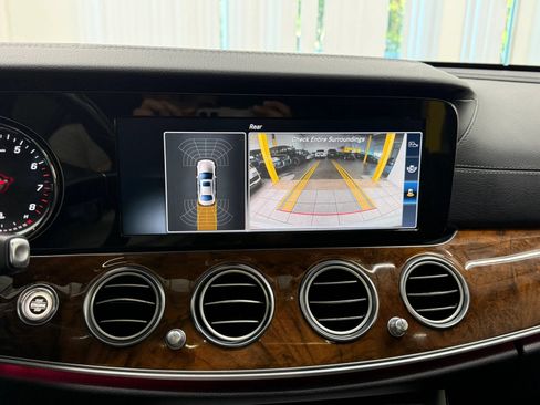 Used 2017 Mercedes-Benz E 300 4MATIC image 32