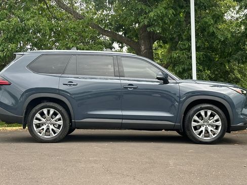 Used 2025 Toyota Grand Highlander AWD image 8