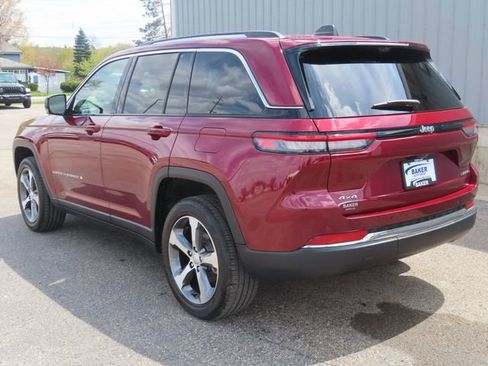 Used 2023 Jeep Grand Cherokee Limited w/ Luxury Tech Group II AWD/4WD image 12
