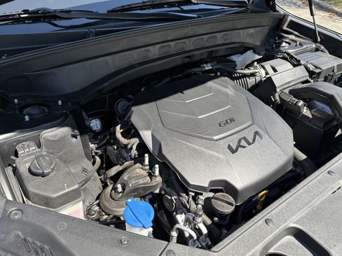 Used 2023 Kia Telluride EX w/ EX Captain's Chair Package image 28